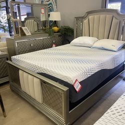 Platinum Queen Uph. Panel Bedroom Set / 3pc