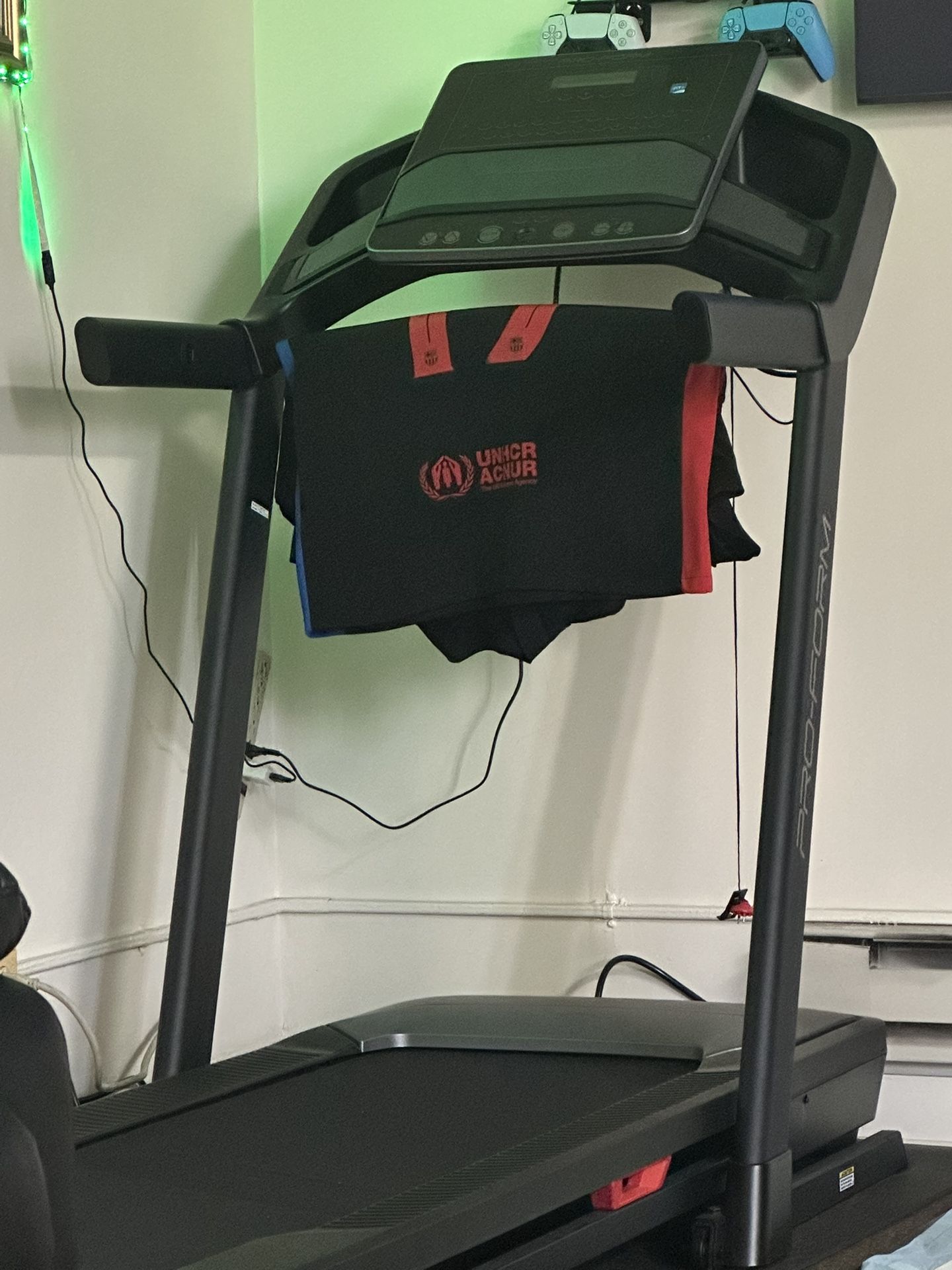 Treadmill Great Condition (Only used 3 Times)