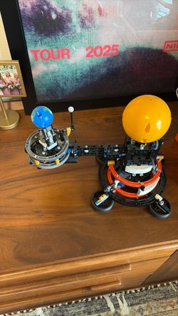 Lego Technic Planet Earth and Moon in Orbit