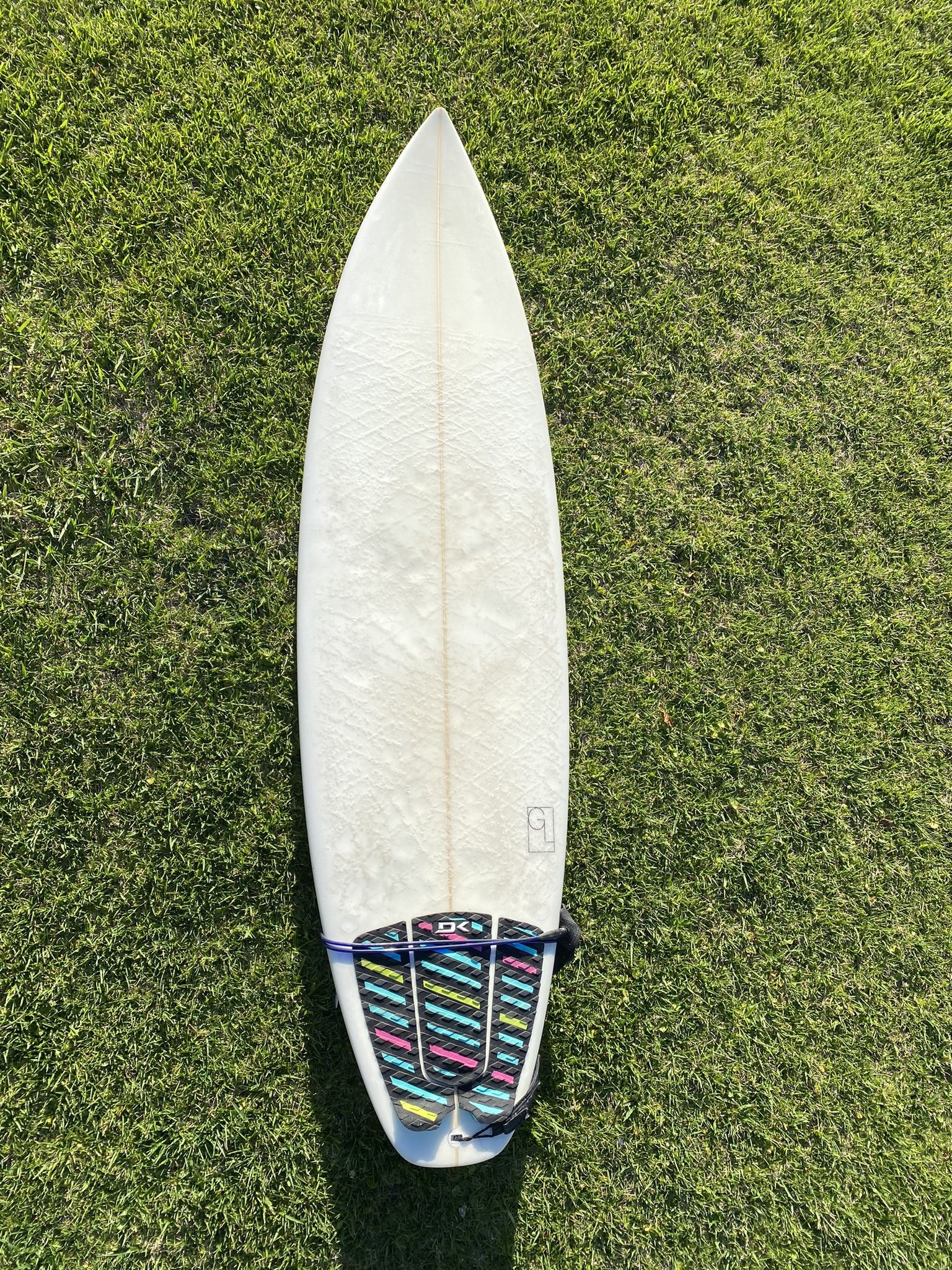 Surfboard w/ Leash + Fins!