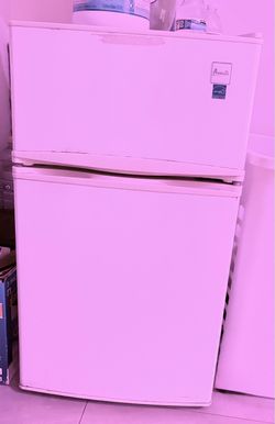 Avanti Compact Refrigerator with Separate Freezer