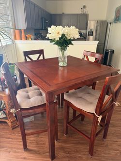 Dining room Table and Chairs with cushions