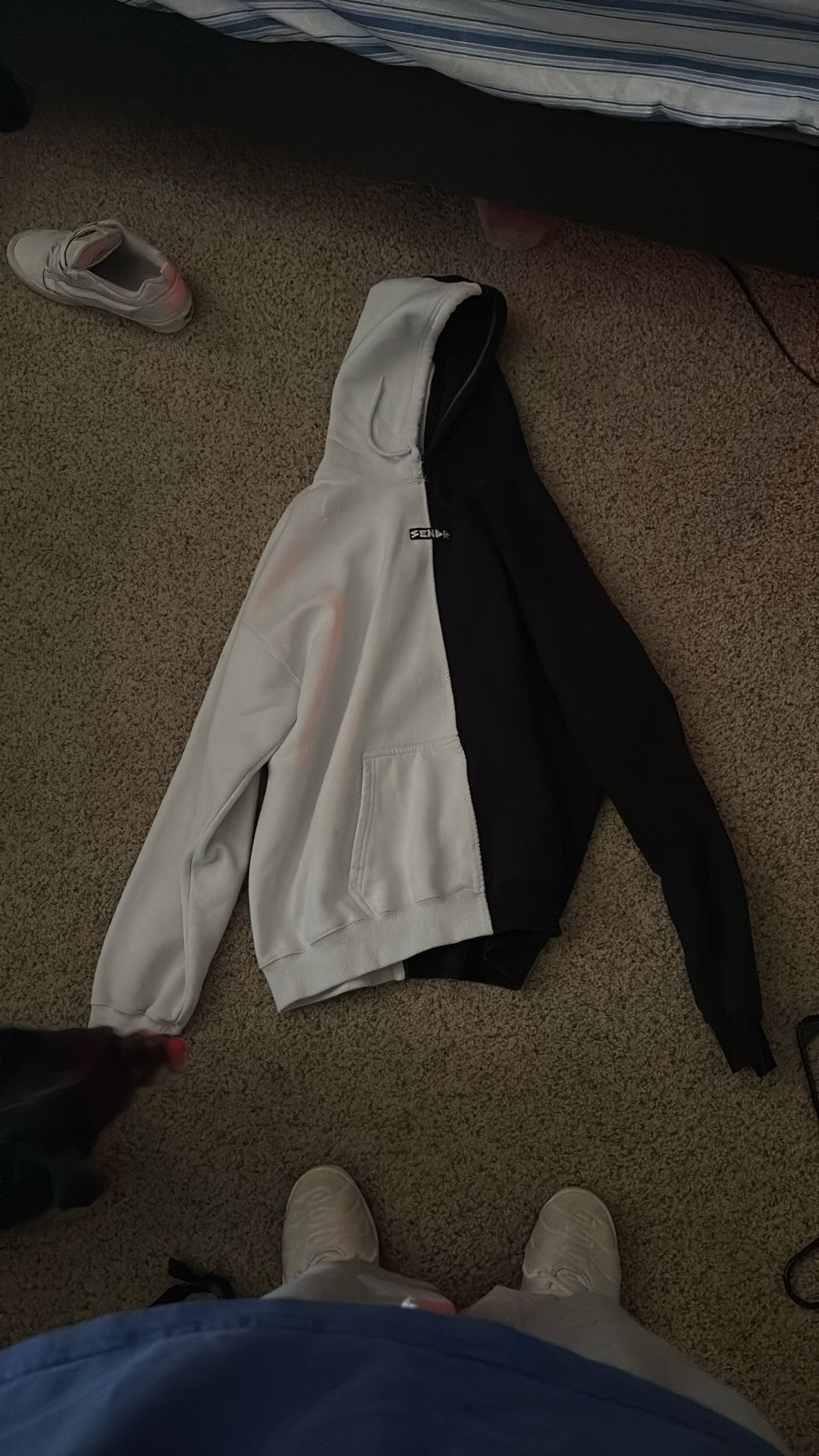 XL sendr hoodie