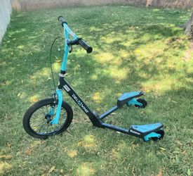 Delta wing razor scooter