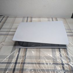 PS5 Digital Edition – Like New – Controller + Charging Dock