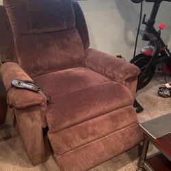 Recliner – Luxury Lift Power by La-Z-Boy