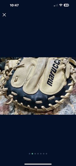 Marucci Ascension 32.5" Baseball Catcher's Mitt: MFG2AS225C1 righthand thrower.