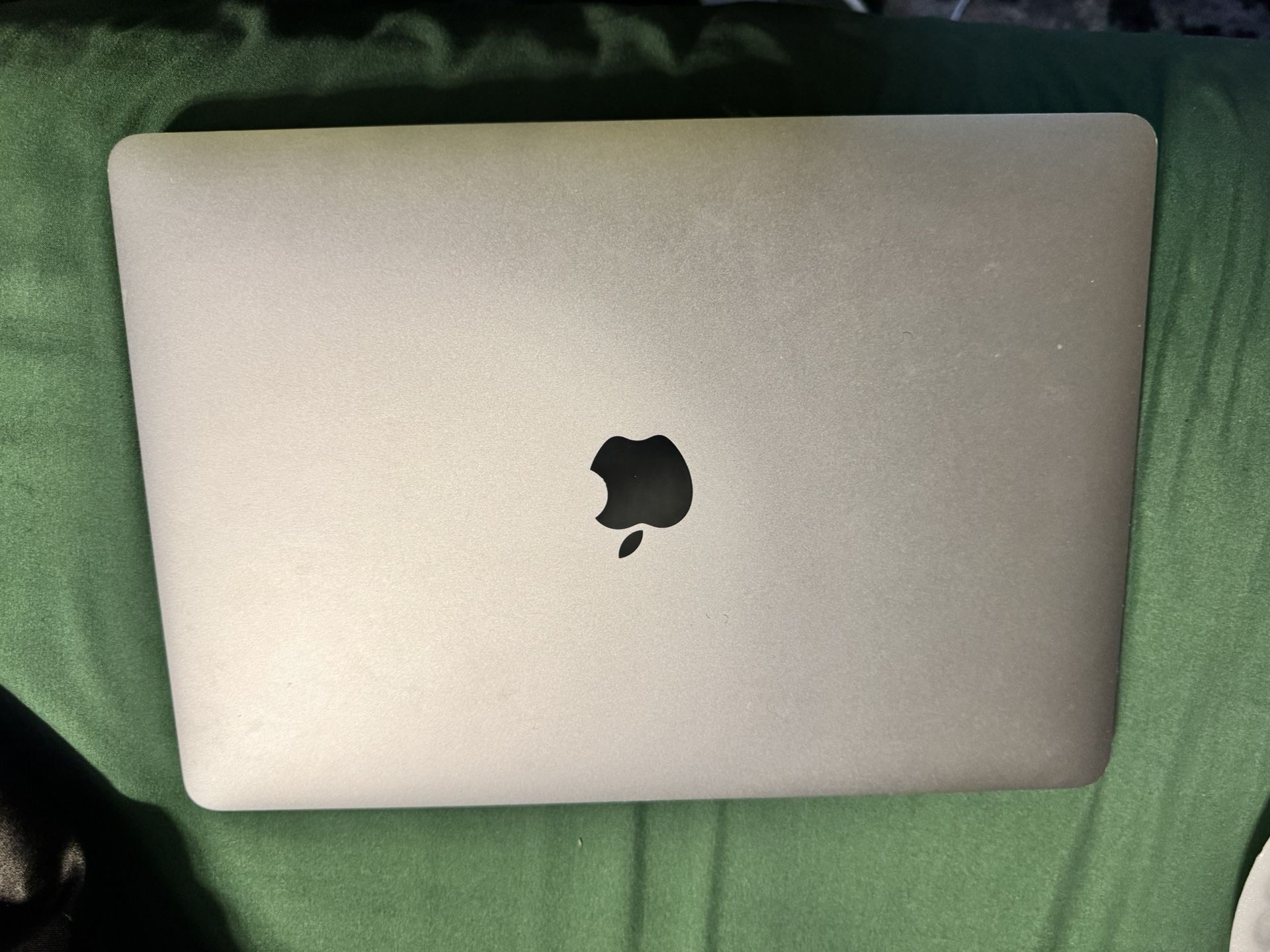 MacBook Pro 13” 8gb Storage, M2 Chip