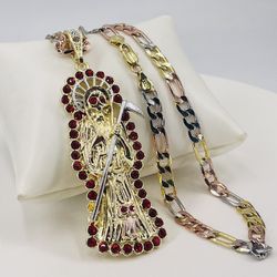 La Santa Muerte y cadena oró laminado 18k/The grim reaper and chain 18k gold plated