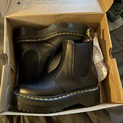 Smooth leather Platform Chelsea Boots