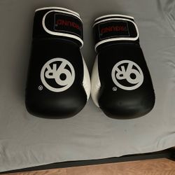 9 round boxing gloves 13oz