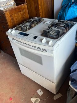 De gas. Trabaja muy bien. Solo ocupa limpiar.
