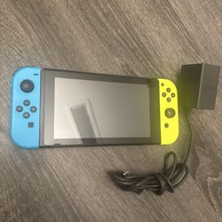 Nintendo Switch W/ Joy Cons Controllers & Charger 