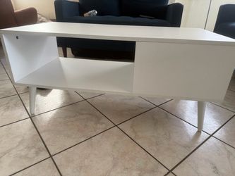 Coffee table for sale. Used, but in good condition.