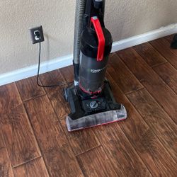 Bagless bissel vacuum