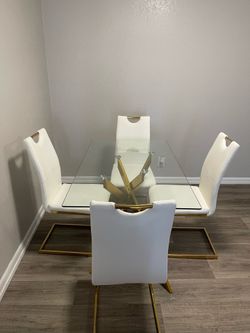 Dining room table