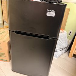 Euhomy mini fridge