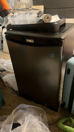 Mini fridge
