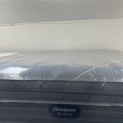 KING SIZE SIMMONS BEAUTYREST BLACK (PLUSH) PILLOW TOP MATTRESS & BOX SPRINGS BED SET
