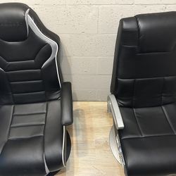 1 Gaming Chair With Built In Speaker . Near Mint Condition