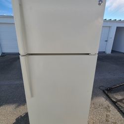 GE Refrigerator Bisque