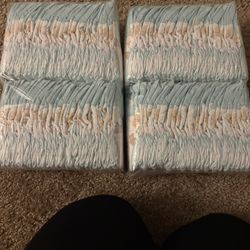 Pampers Size 1, 122 Ct 