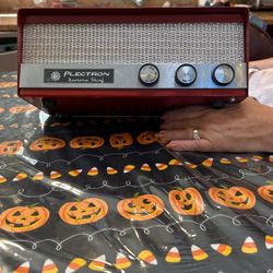Vintage Plectrum Dustin’ F M Radio Receiver