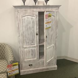 Solid armoire