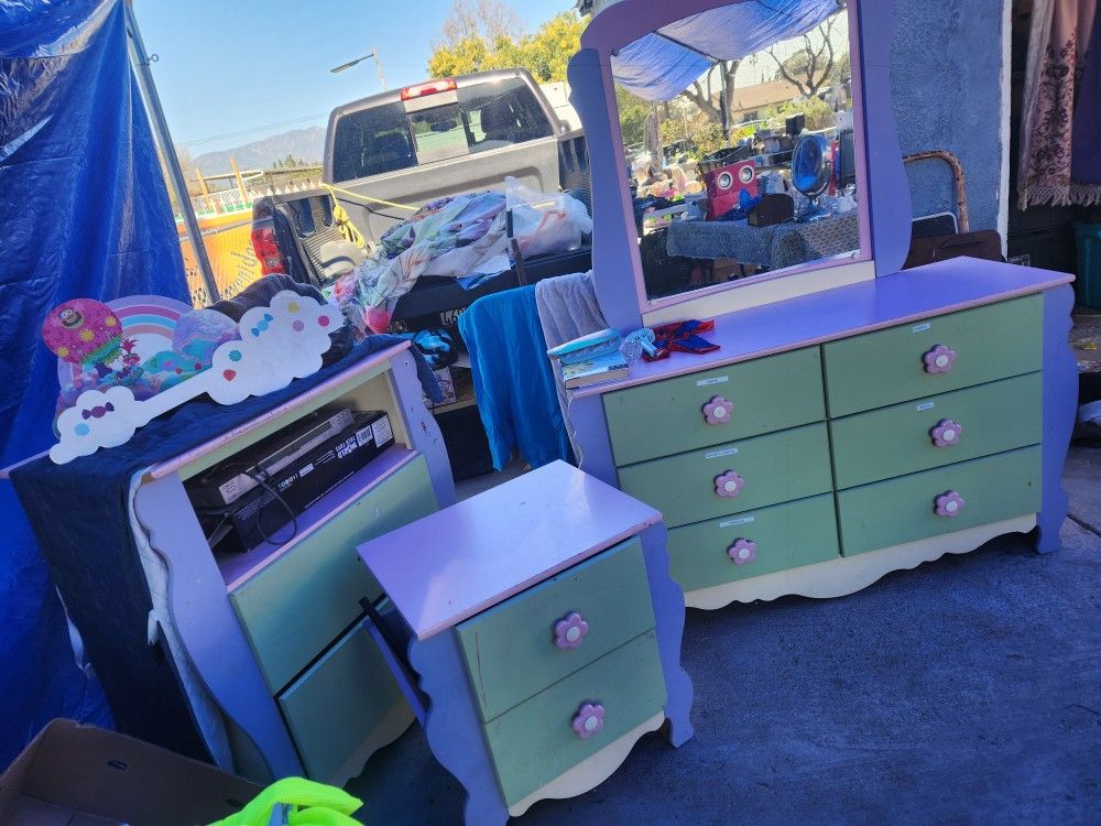 3 Set Dresser Good Condition