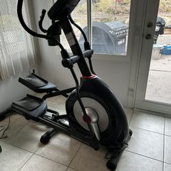 Schwinn 470 Elliptical 