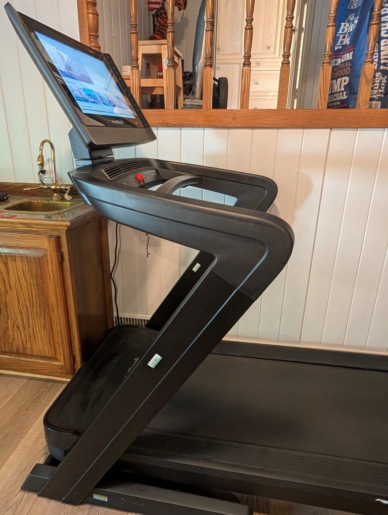 Commercial 2450 Nordic Track Treadmill