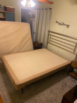 Leggett & Platt Queen Size Adjustable, Vibrating Bed, Mattress and headboard
