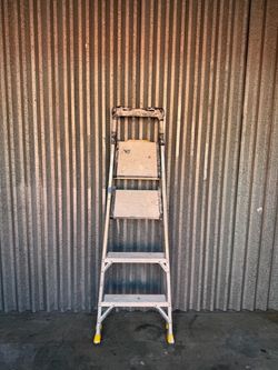 5.5ft Gorilla Ladders 300 lb Type IA Aluminum Platform Step Ladder