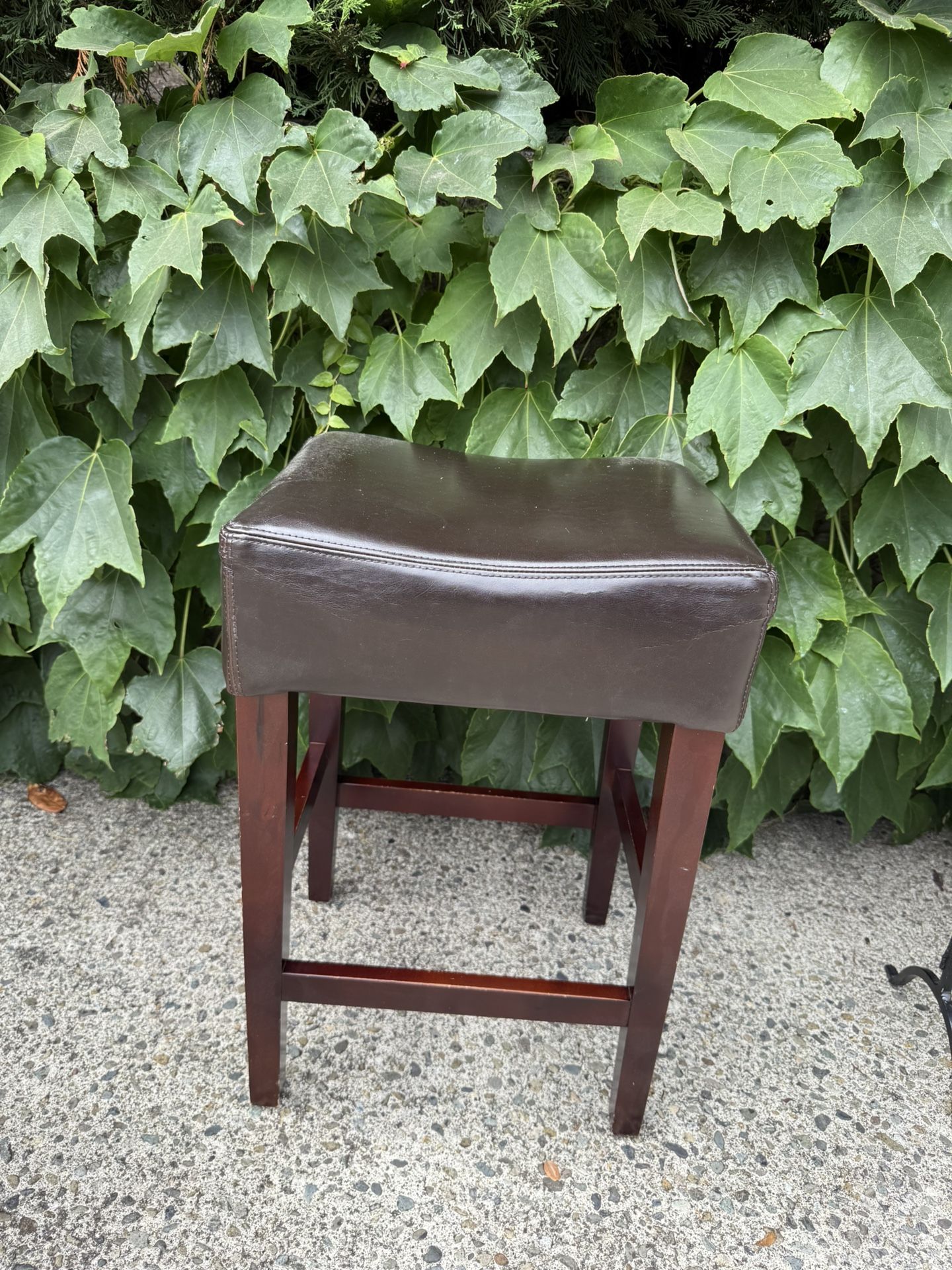 Bar Stool Leather & Wood!