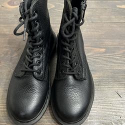 Dr Martens Size 6 Black Leather Boots 