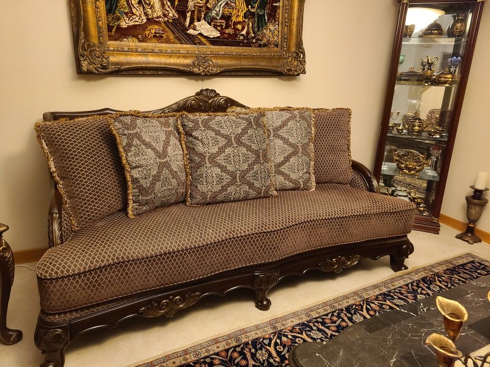 Solid Wood Traditional Living Room And Dinning Room  All Together 