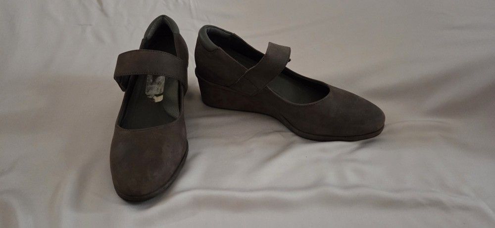 Nuture brand Wedges