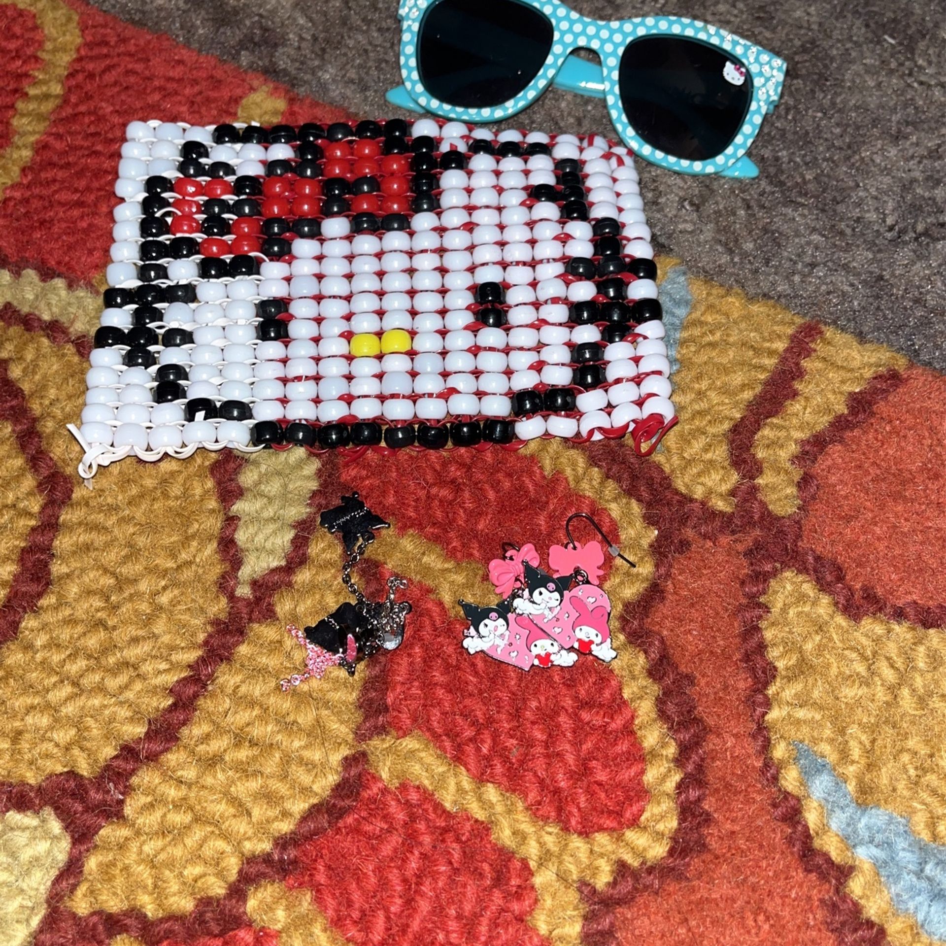 Bead Hello Kitty Glasses And 2 Pair Of Earrings.