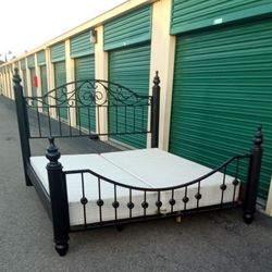 KING METAL AND WOOD BED FRAME WITH BOX SPRING