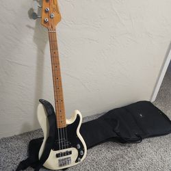 Bass Guitar White Excellent Condition 