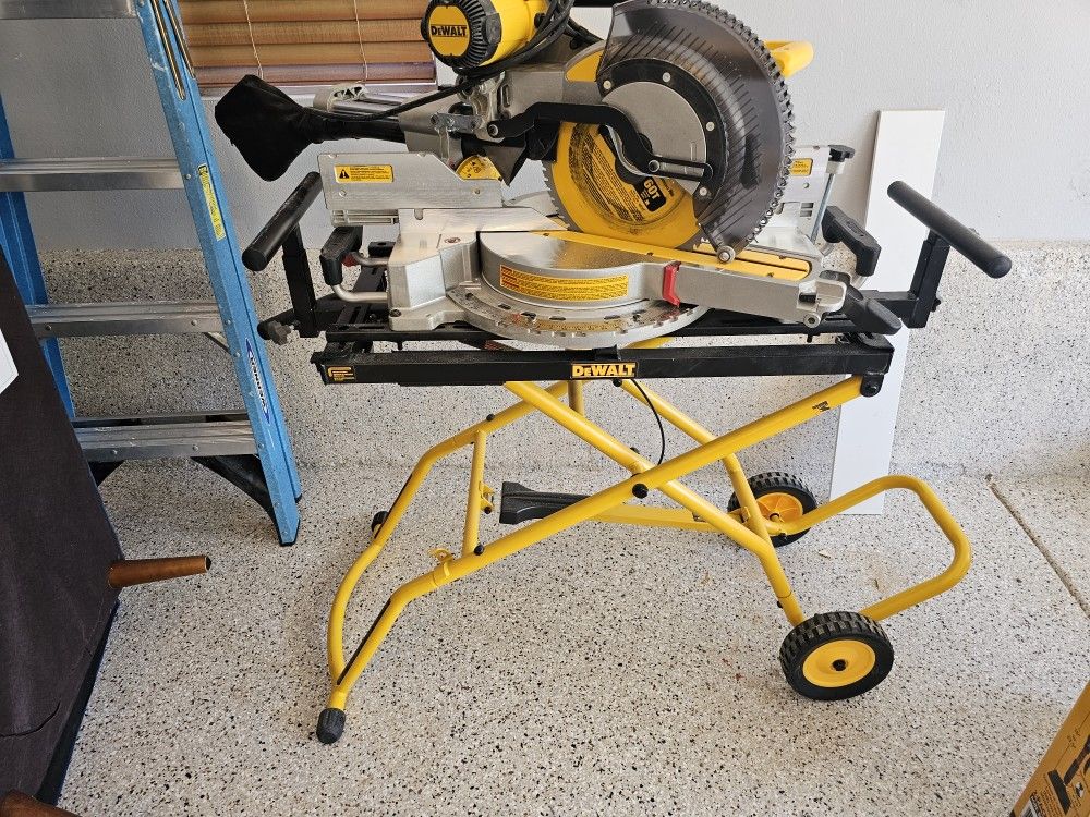 Like New DeWalt DWS780 12inch Miter Saw + Mobile Stand