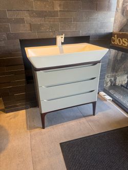 Ronbow 28” Vanity w/ Sinktop