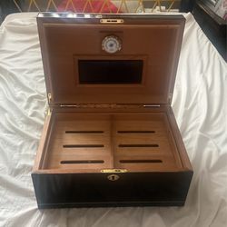Deluxe Cigar Box Humidor 