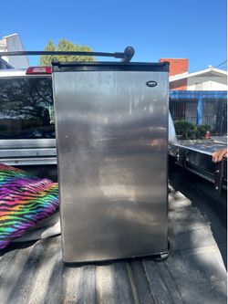 Sanyo Eclipse  Mini Fridge