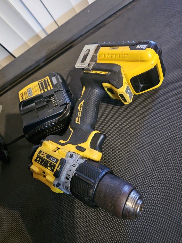 Dewalt 20v MAX XR BRUSHLESS Hammer Impact Power Drive Drill With Battery And Charger
