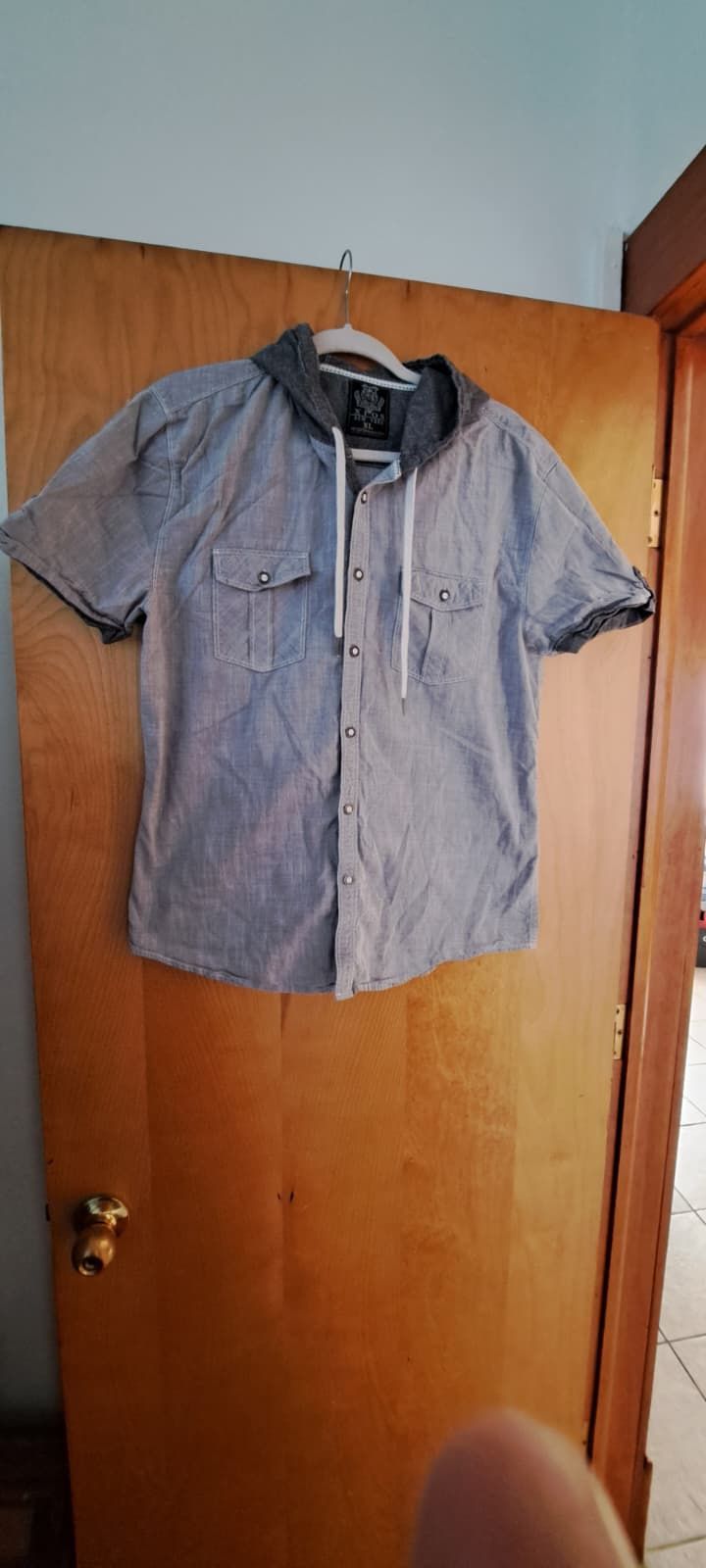 XIOS New York Short Sleeve Button-Down Hoodie (Size XL)