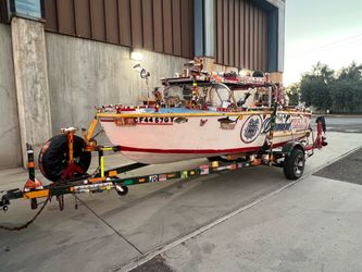 Floor is open on this boat 100 hp mercury
