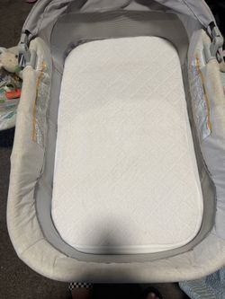 Baby bassinet from Graco