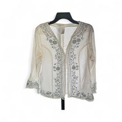 White linen blend embroidered blouse with short sleeves, V neckline and button closure