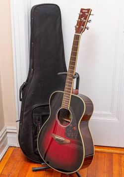 LN Yamaha FS-830 Solid Top Acoustic Guitar & Gator Case